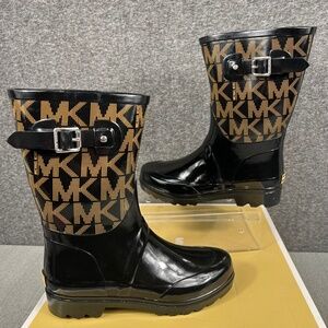 Michael Kors Logo Mid Calf Rain Boots Sz 7 Buckle Lugged Outdoors Streetwear
